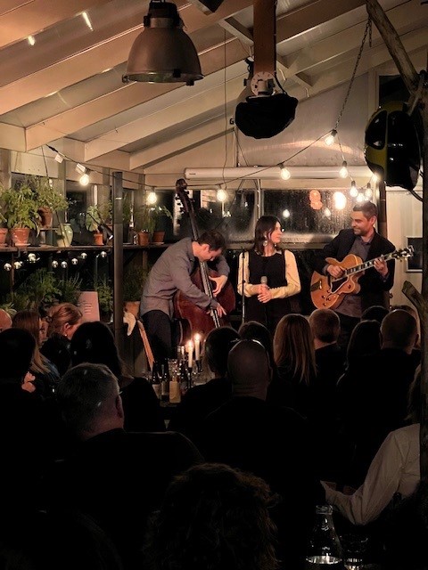 Fest med livemusik i orangeriet på Kafé Källtorp